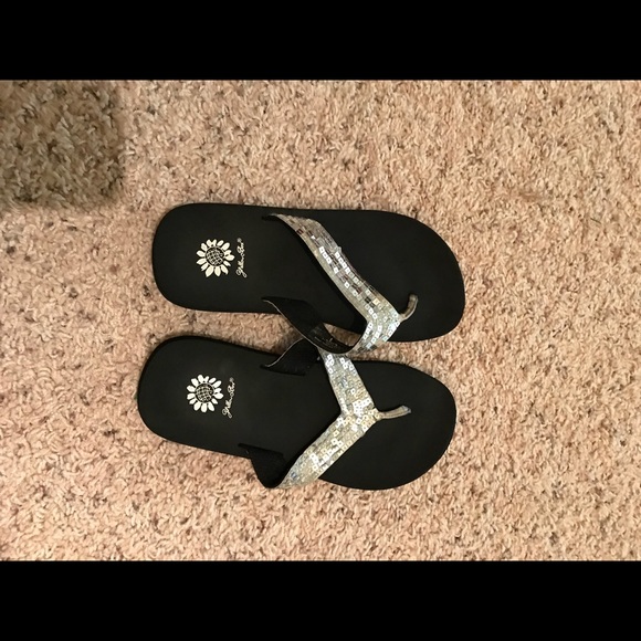 girls yellow box flip flops